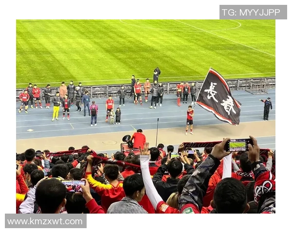 阿尔克马尔青年队迎战登博思力争主场胜利展现实力与斗志